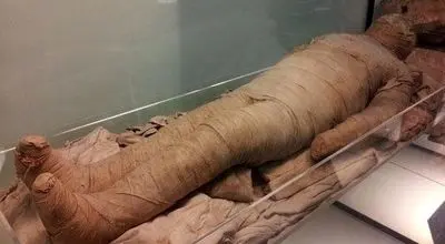 کشف مومیایی‌های ۷۰۰۰ ساله  تاریخ را به چالش کشید
