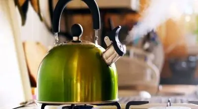 خطرات پنهان جوشاندن مجدد آب برای تهیه چای