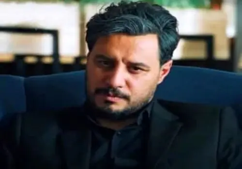 تصویر نیمه‌برهنه جواد عزتی پرحرف و حدیث شد!/عکس