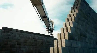 پیش رفت ربات و هوش مصنوعی در امارات این بار ساخت ویلا!