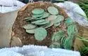 کشف دو کوزه پر از سکه‌های روم باستان در ولز؛ بزرگترین گنج تاریخی + عکس