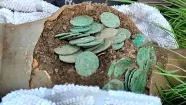 کشف دو کوزه پر از سکه‌های روم باستان در ولز؛ بزرگترین گنج تاریخی + عکس