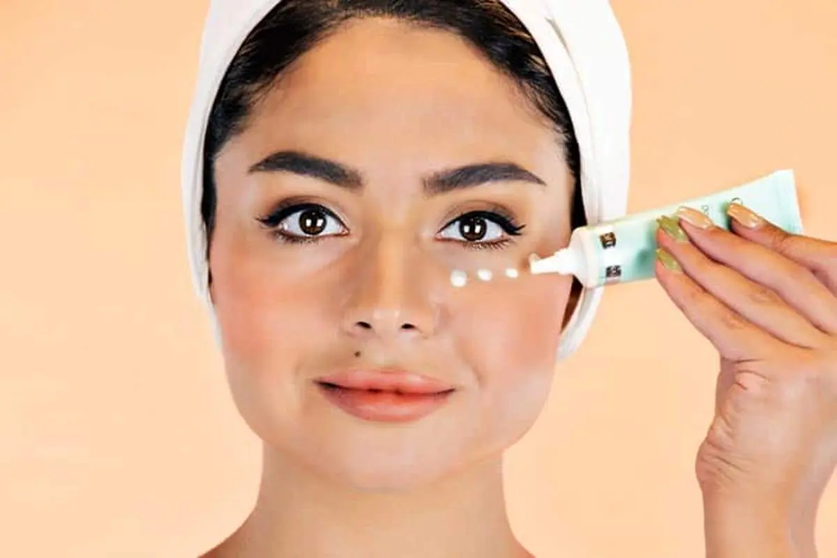 کرم مرطوب کننده برای دور چشم خوبه؟