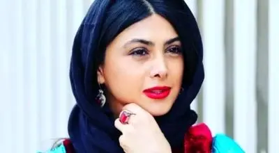 آزاده صمدی تیپش را با ماشین لاکچری‌اش سِت کرد
