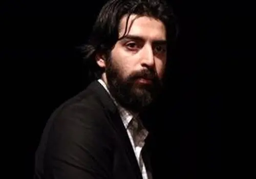 پیکر بامداد بیات روی دوش حامی و مانی رهنما تشییع شد/ویدیو