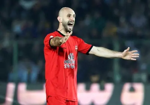 پوستونسکی با مصدومیت رباط صلیبی از میادین دور شد


