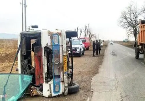 واژگونی مینی‌بوس حامل دانش‌آموزان