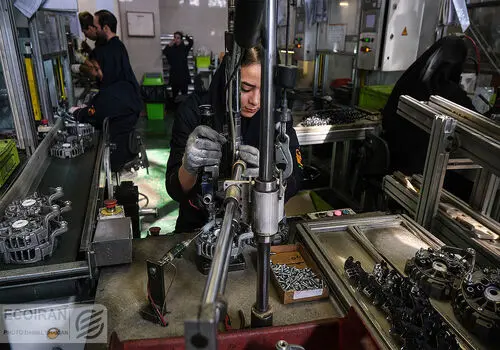 سقوط آزاد ارزش دستمزد کارگران؛ حقوق ۲۳۲ دلاری به ۸۳ دلار رسید