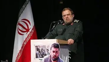 سرلشکر ایزدی: ناو هواپیمابر آمریکا را با موشک هدف قرار دادیم