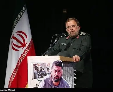 سرلشکر ایزدی: ناو هواپیمابر آمریکا را با موشک هدف قرار دادیم