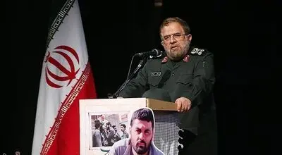 سرلشکر ایزدی: ناو هواپیمابر آمریکا را با موشک هدف قرار دادیم