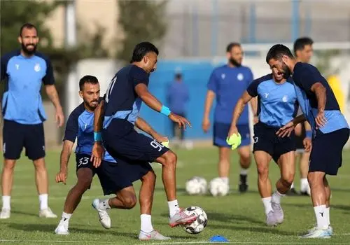 حضور آهنگساز معروف در تمرین استقلال + عکس
