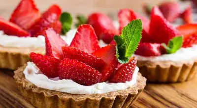 طرز تهیه تارت خامه‌ای میوه‌ای ترد و خوشمزه