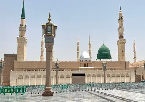تصاویر شب عید مبعث در حرم امام رضا(ع)