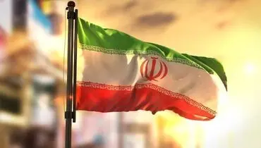 نیمه برافراشته شدن بزرگترین پرچم ایران+عکس
