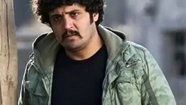 ژست متفاوت سیگار کشیدن بازیگر نقش کیانوش سریال آوای باران