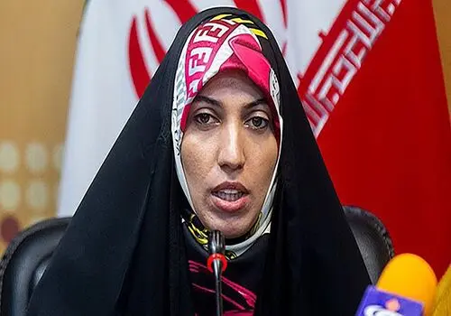 عکس یادگاری آمنه سادات ذبیح پور با دختران بی حجاب در لبنان

