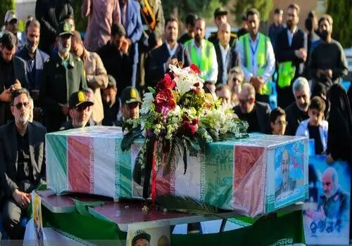 تصویری جالب از شهید زاهدی در کنار سردار قاآنی در دهه هشتاد