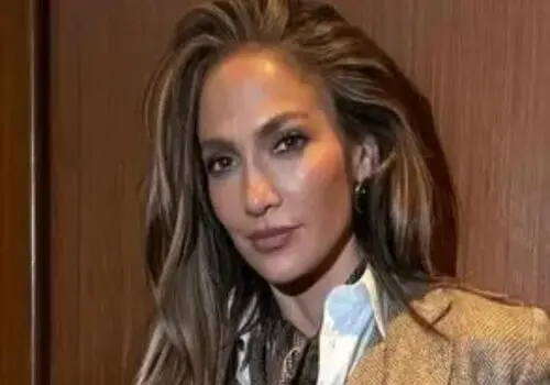 جنیفر لوپز با ظاهری متفاوت همه نگاه‌ها را به خود جلب کرد + عکس