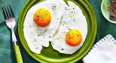 بررسی بهترین روش پخت تخم‌مرغ؛ کره یا روغن؟