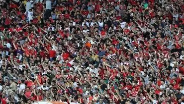 حمله هواداران پرسپولیس به کمک داور+فیلم/ابراز تاسف علیرضا بیرانوند از رفتار و عملکرد هواداران