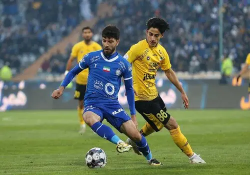 انتشار پوستر استقلال و پرسپولیس برای دربی ۱۰۳؛ طرح جنجالی پوستر سرخ ها در کنایه‌ به آبی ها!