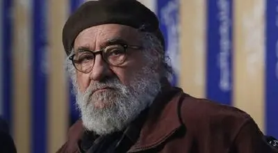 «من زنده‌ام» / داریوش ارجمند شایعه مرگ خود را تکذیب کرد/ویدیو 