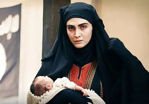 حضور بازیگر زن زخم‌کاری در جشنواره فجر جلب‌توجه کرد