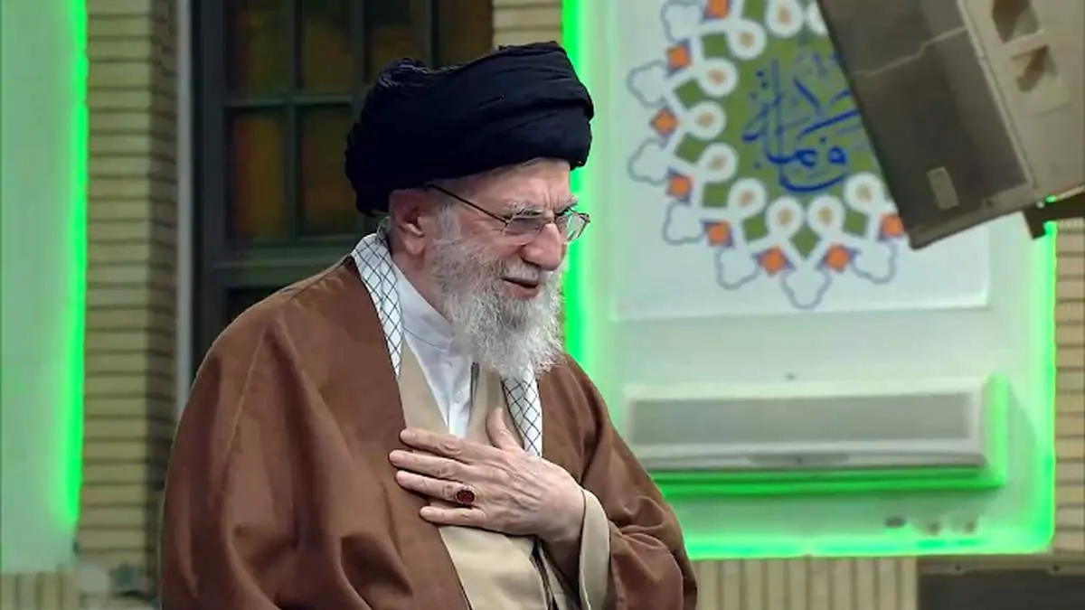 رهبر انقلاب: یک عنصر آمریکایی در لفافه میگوید هر که در ایران اغتشاش کند ما کمکش میکنیم؛ احمقها بوی کباب شنیدند! / ملت ایران هر کسی که مزدوری آمریکا را بکند، لگدمال خواهد کرد