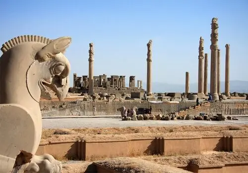 سفر به ایران قدیم؛ منظرۀ تخت جمشید، 170 سال قبل