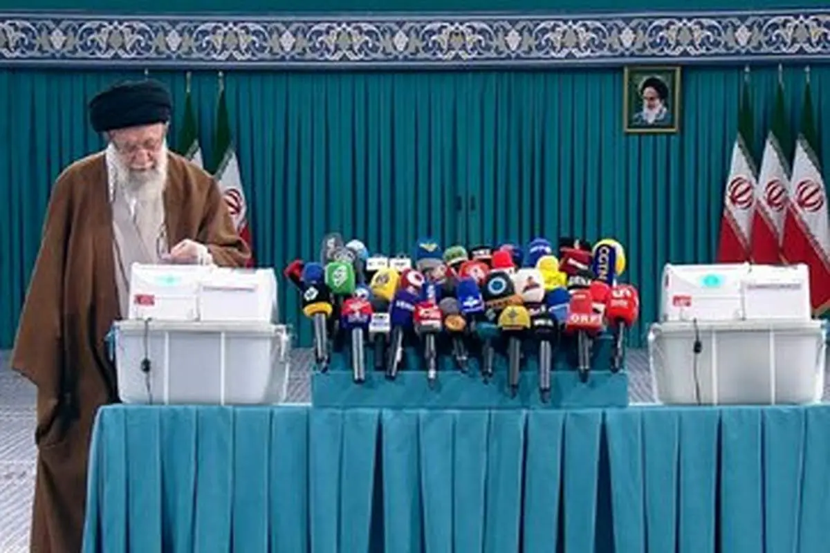رهبری، الکترونیکی رأی دادند یا با تعرفه انتخاباتی؟
