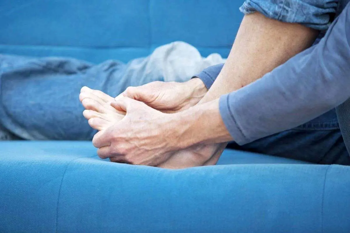 چگونه از شر گزگز دست و پا خلاص شویم؟