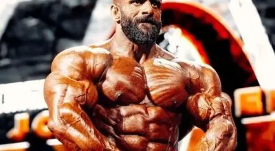 رقص عجیب هادی چوپان در تلویزیون جنجالی شد+ فیلم