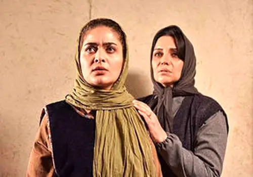 استایل ژولیده بهارِ سریال «مانکن» در آخرین روزهای تابستان