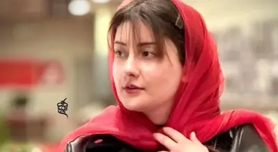 «فرانک» (سریال سوجان) در یک تئاتر در کنار «صحرا اسداللهی»