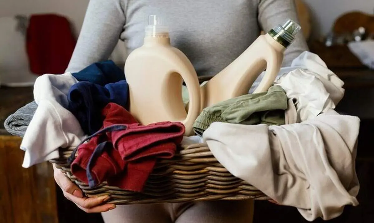 روش صحیح شستن لباس نخی برای جلوگیری از آب رفتن و چروک شدن