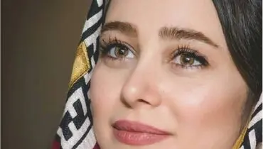 الناز حبیبی با لباس گل گلی و حال و هوای بهاری کنار میز هفت سین