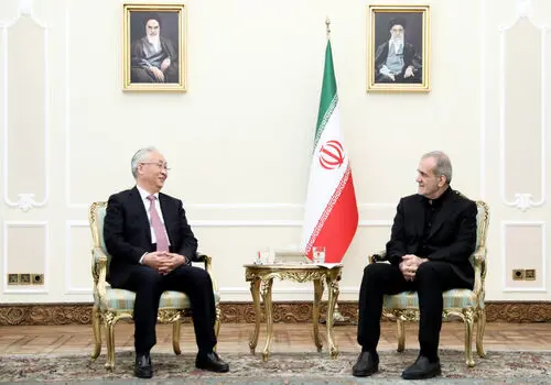 انتقاد تند علم الهدی از پزشکیان در تریبون نماز جمعه