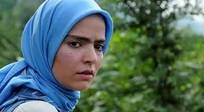 عکس جدید سپیده خداوردی ، گلرخ از یاد رفته در یک کافه