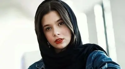عکس جدید نفس بازغی با کفش قرمز جلب توجه کرد!