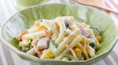 طرز تهیه سالاد ماکارونی با پنیر هالومی ترد
