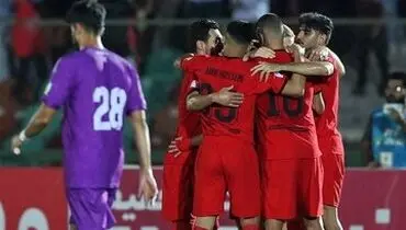 گل گهر 0 - تراکتور 2 / پیروزی شیرین اما 10 نفره!