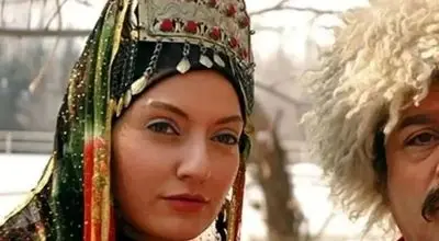 «مهناز افشار» در مراسم تشییع ناصر ملک مطیعی؛ سال 97/ عکس