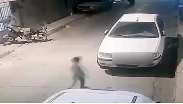 لحظه مرگ کودک شش ساله زیر چرخ‌های خودرو سمند/ویدیو 