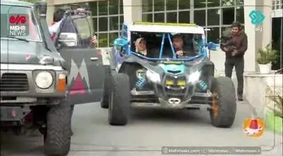 آفرودسواری مجریان برنامه تلویزیونی در حیاط صداوسیما+فیلم