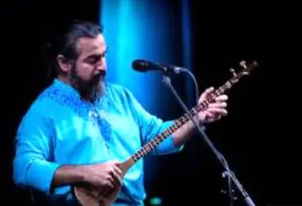 پرواز همای:«کمک‌های بشردوستانه ترامپ با موشک در داروخانه نشست»