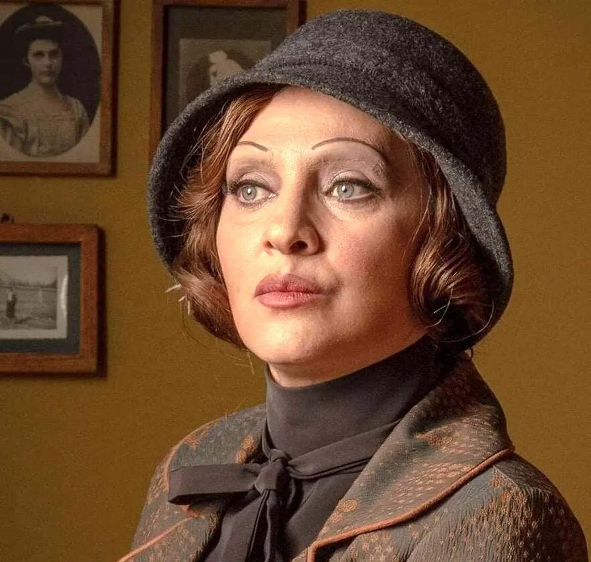 رویا نونهالی، اندیشه فولادوند و امیر مقاره در اتاق گریم سریال شاعره + عکس