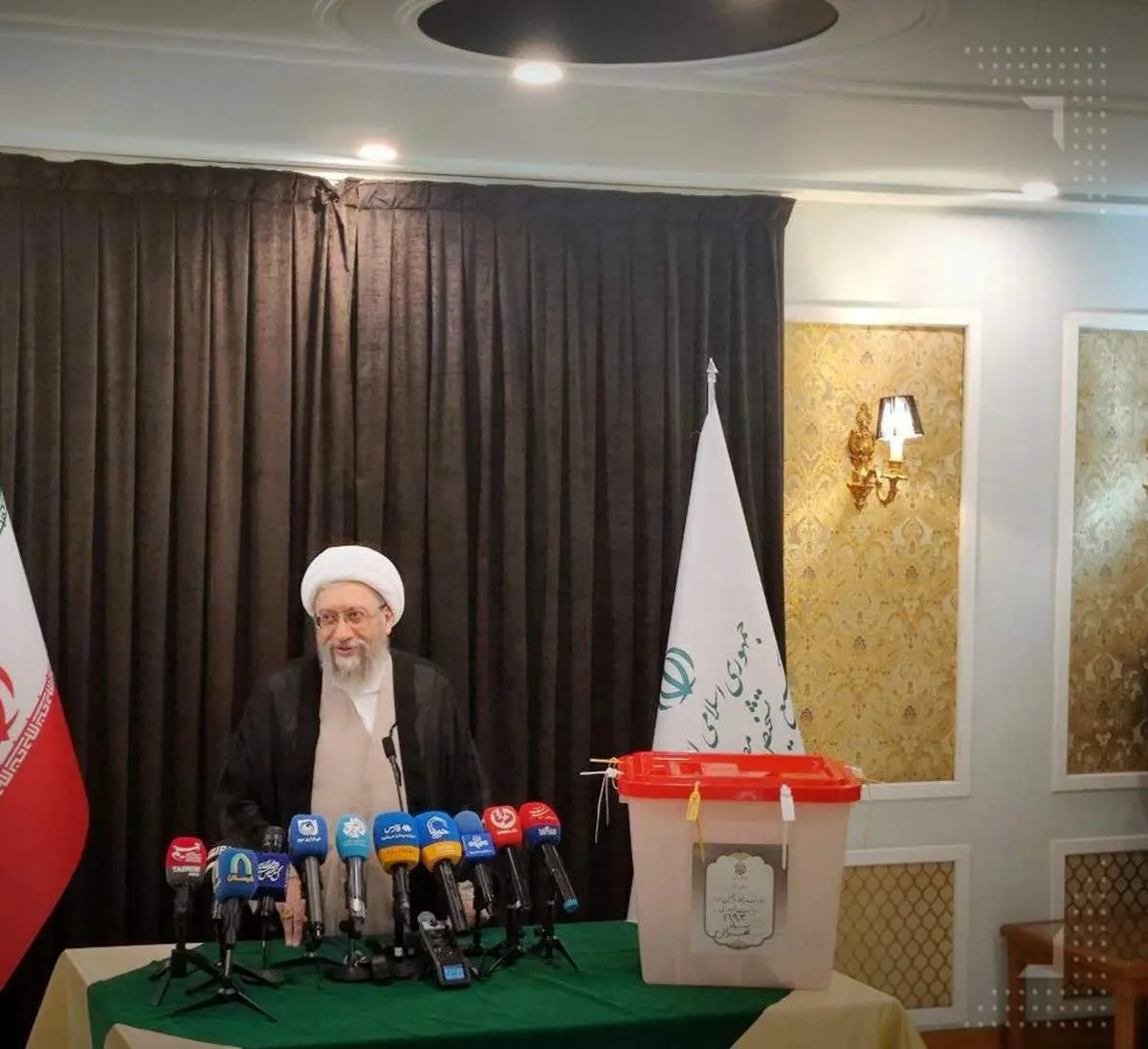آملیلاریجانی: امیدوارم در مرحله دوم مردم بهتر از هفته قبل در انتخابات شرکت کنند