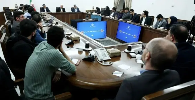 عارف: دانشجویان مانند گذشته حاضر به پرداخت هزینه نیستند