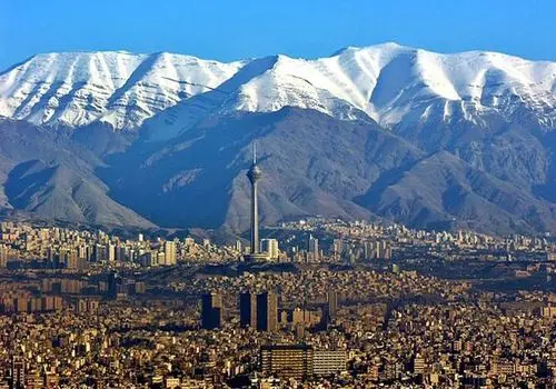 آسمان صاف تا فسمتی ابری تهران